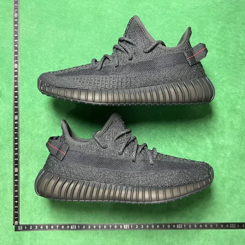 Adidas Originals Yeezy Boost 350 V2 - Black Static