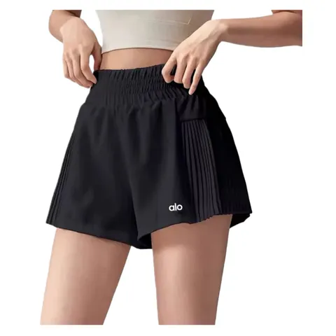 Alo Short - Black Pleat-Side