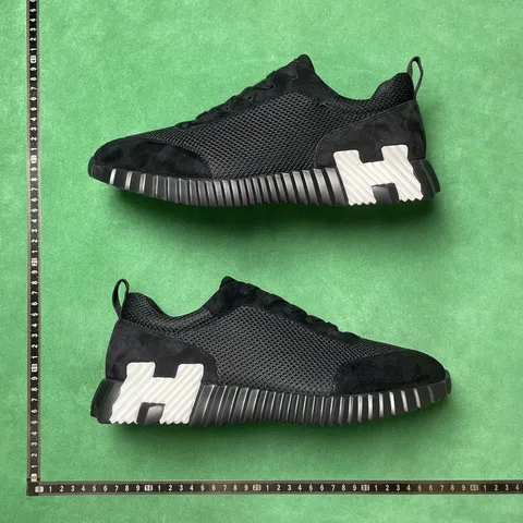 Hermes Bouncing - Black & White H