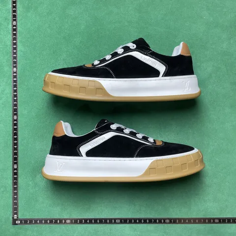 Louis Vuitton - Black & White
