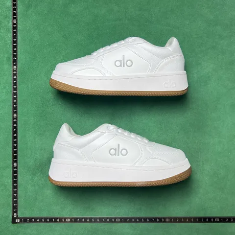 Alo Yoga Recovery Mode - White Gum