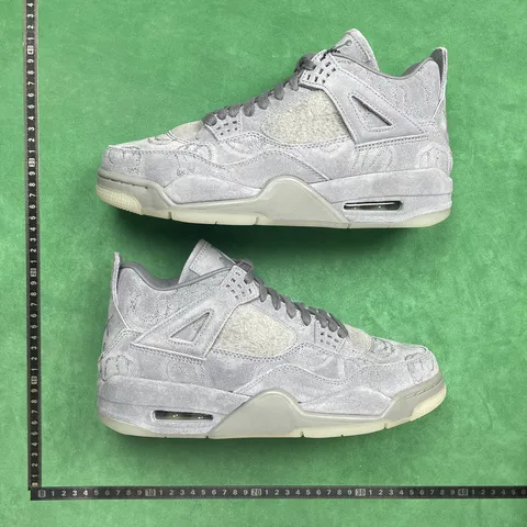 Air Jordan 4 - KAWS Cool Grey