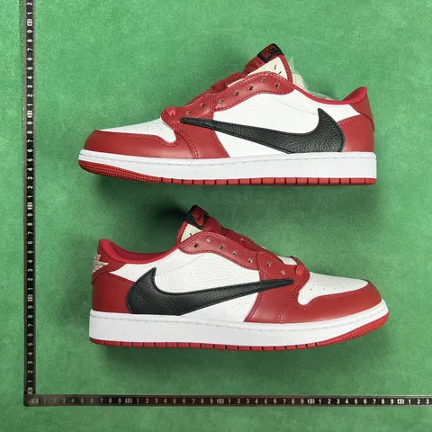 Travis Scott x Jordan Air Jordan 1 - Chicago Low