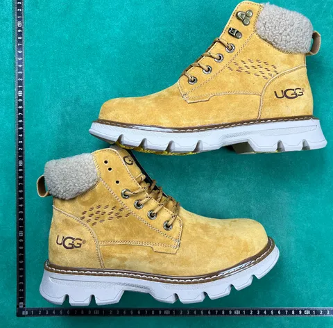 Ugg - Wheat Shearling Boot