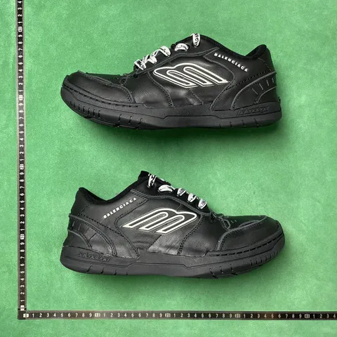 Balenciaga Hamptons Worn-Out - Black