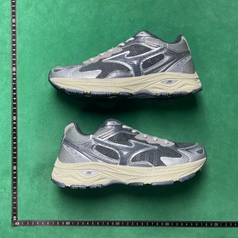 Mizuno Racer S
