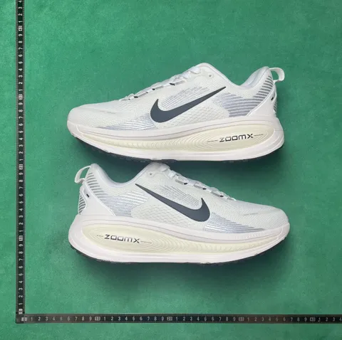 Nike Vomero 18 - White & Black, T2D Batch