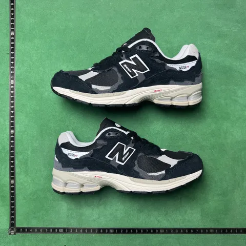 New Balance NB 2002R
