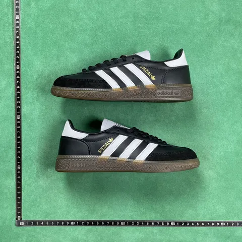Adidas Spezial - Black & Gum, Low