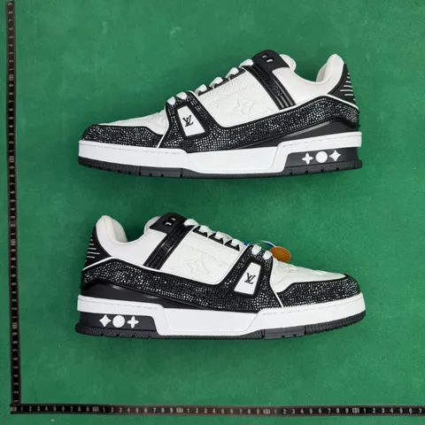 Louis Vuitton Trainer - White & Black Trainer