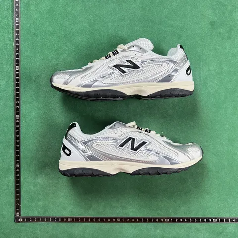 New Balance 204L