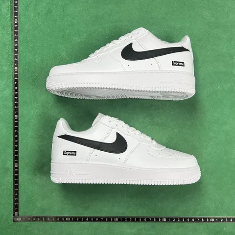 Supreme x Nike Air Force 1 Low